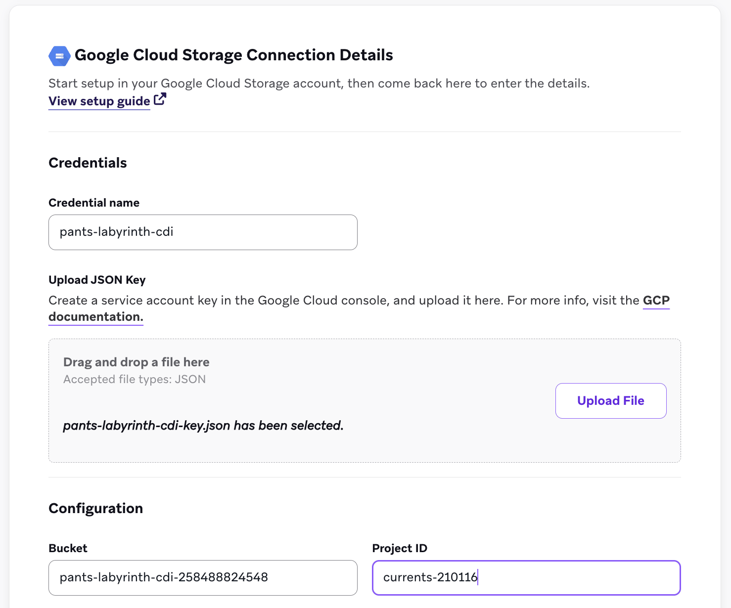 バケット、プロジェクトID、認証情報アップロードフィールドが表示されたGoogle Cloud Storageソースフォーム。